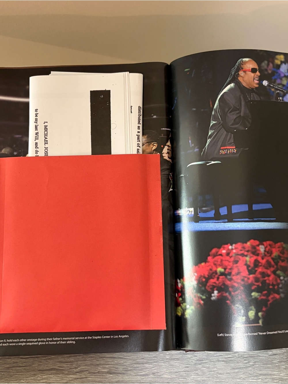 MJ  "A Tribute to the King of Pop 1958-2009" Platinum Ed. Collector's Vault - Picture 11 of 13